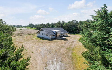 Suncica - 700M from the Sea: Home, Residential Area, House, Cottage, Roof, Land Lot, Siding, Garden, Estate, Lawn