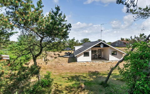 Suncica - 700M from the Sea: Home, Residential Area, House, Cottage, Roof, Land Lot, Siding, Garden, Estate, Lawn