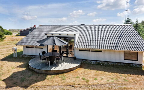 Suncica - 700M from the Sea: Home, Residential Area, House, Cottage, Roof, Land Lot, Siding, Garden, Estate, Lawn