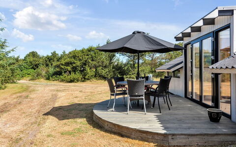 Suncica - 700M from the Sea: Home, Residential Area, House, Cottage, Roof, Land Lot, Siding, Garden, Estate, Lawn