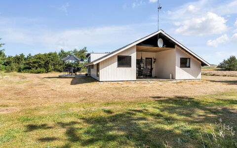 Suncica - 700M from the Sea: Home, Residential Area, House, Cottage, Roof, Land Lot, Siding, Garden, Estate, Lawn