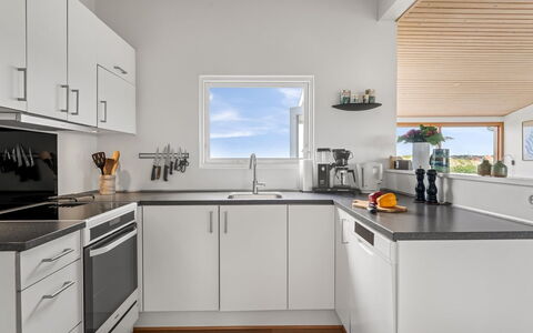Legolas - 50M from the Sea: Kitchen, Kitchen Appliance, Countertop, Major Appliance, Flooring, Interior Design, Wood, Home Appliance, Cabinetry, Ceiling