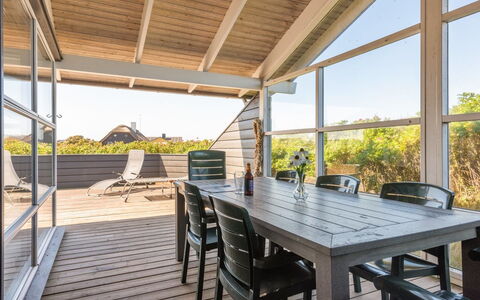 Rink - 150M from the Sea: Home, Residential Area, House, Cottage, Roof, Land Lot, Siding, Garden, Estate, Lawn