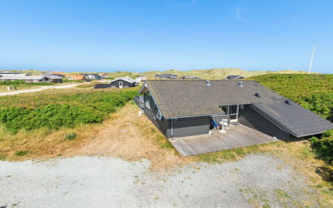Rink - 150M from the Sea: Home, Residential Area, House, Cottage, Roof, Land Lot, Siding, Garden, Estate, Lawn