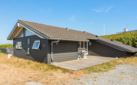Rink - 150M from the Sea: Home, Residential Area, House, Cottage, Roof, Land Lot, Siding, Garden, Estate, Lawn