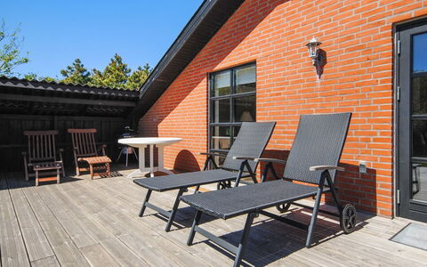 Duco - 300M from the Sea: Roof, House, Home, Cottage, Door, Siding, Deck, Porch, Plank, Hardwood
