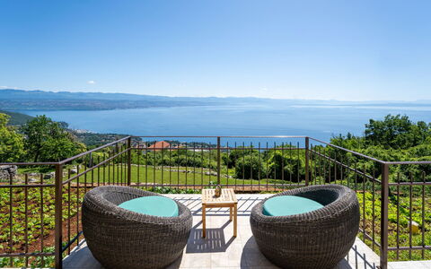 Edita: Outdoor Furniture, Resort, Eco Hotel, Shade, Balcony, Ocean, Deck, Chair, Swimming Pool, Tropics