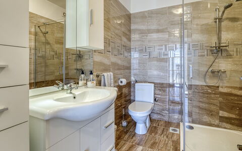 Edita: Bathroom, Flooring, Plumbing Fixture, Wall, Floor, Interior Design, Sink, Toilet, Bathroom Sink, Plumbing