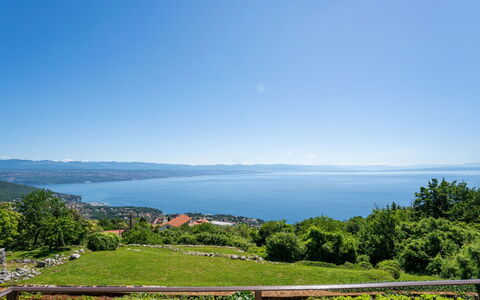 Edita: Blue, Green, Vegetation, Horizon, Natural Landscape, Landscape, Hill, Coastal And Oceanic Landforms, Plant Community, Sea
