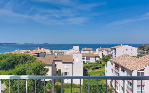 Le Verdon: Residential Area, Building, Apartment, City, Neighbourhood, Home, House, Condominium, Suburb, Human Settlement