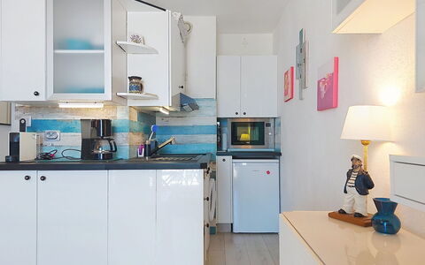 Le Verdon: Kitchen Appliance, Kitchen, Major Appliance, Furniture, Interior Design, Countertop, Cabinetry, Flooring, Home Appliance, Room