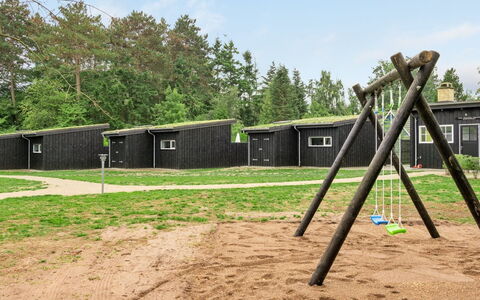 Frimanda - 200M from the Sea: Flooring, Wall, Floor, Interior Design, Wood, Ceiling, Wood Flooring, Lighting, Furniture, Laminate Flooring