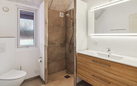 Jenna - 1.4Km from the Sea: Flooring, Wall, Floor, Wood, Plumbing Fixture, Interior Design, Bathroom, Bathroom Sink, Bathroom Cabinet, Ceiling