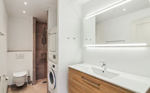 Jenna - 1.4Km from the Sea: Flooring, Interior Design, Floor, Bathroom Cabinet, Wood, Plumbing Fixture, Bathroom Sink, Bathroom, Ceiling, Tap
