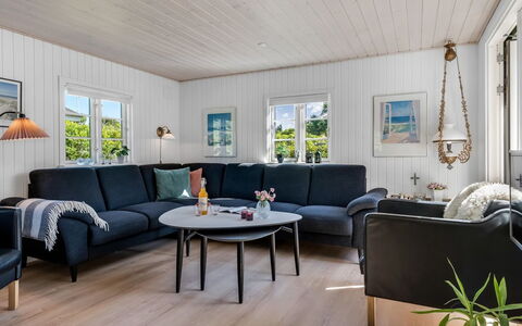 Soleil - 300M from the Sea: Home, Living Room