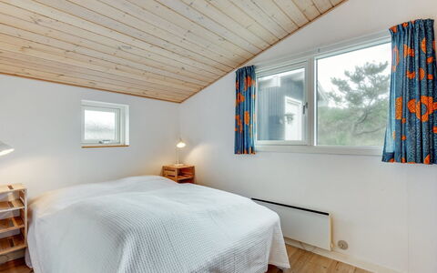 Galena - 100M from the Sea: Wood, Ceiling, Home, Interior Design, Bedroom, Cottage, Bed, Hardwood, Daylighting, Wood Stain