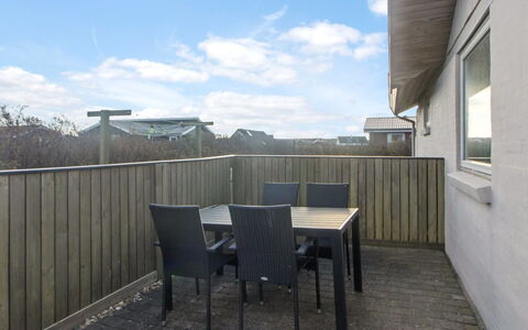 Ågot - 75M from the Sea: Wood, Home, Porch, Deck, Hardwood, Roof, Wood Stain, Wood Flooring, Eco Hotel