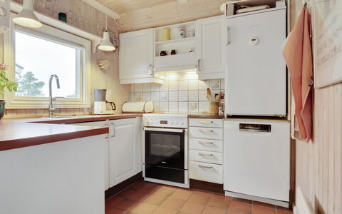 Annli - 1.5Km from the Sea: Kitchen, Kitchen Appliance, Countertop, Flooring, Major Appliance, Interior Design, Cabinetry, Wood, Home Appliance, Floor