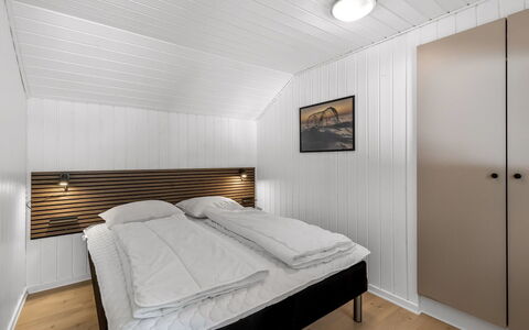 Sylvi - 1.7Km from the Sea: Wood, Ceiling, Interior Design, Bedroom, Floor, Bed, Flooring, Bed Sheet, Bed Frame, Bedding