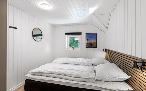 Sylvi - 1.7Km from the Sea: Wood, Ceiling, Bedroom, Interior Design, Flooring, Bed, Floor, Bedding, Bed Frame, Bed Sheet