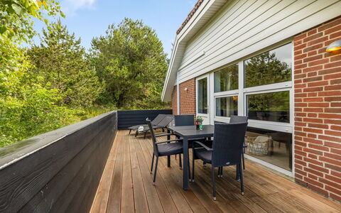 Sylvi - 1.7Km from the Sea: Wood, Hardwood, Wood Stain, Deck, Wood Flooring, Plank, Porch, Siding, Shade, Outdoor Furniture