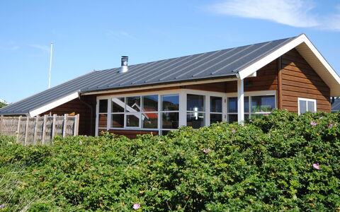 Geeske - 400M from the Sea: House, Roof, Home, Cottage, Shed, Garden Buildings, Siding, Yard, Log Cabin, Hut