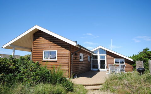 Geeske - 400M from the Sea: House, Roof, Home, Cottage, Shed, Garden Buildings, Siding, Yard, Log Cabin, Hut