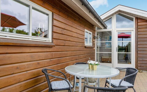 Geeske - 400M from the Sea: House, Roof, Home, Cottage, Shed, Garden Buildings, Siding, Yard, Log Cabin, Hut