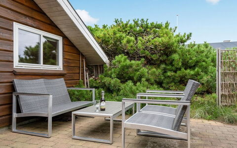 Geeske - 400M from the Sea: House, Roof, Home, Cottage, Shed, Garden Buildings, Siding, Yard, Log Cabin, Hut