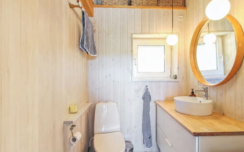 Athina - 200M from the Sea: Bathroom Sink, Wood, Plumbing Fixture, Flooring, Interior Design, Floor, Sink, Bathroom, Tap, Ceiling