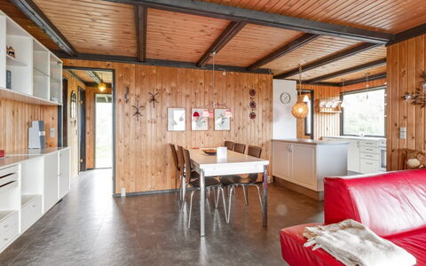 Maini - 600M from the Sea: Wood, Ceiling, Flooring, Interior Design, Floor, Room, Door, Wood Stain, Living Room, Wood Flooring