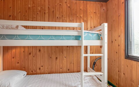 Maini - 600M from the Sea: Bunk Bed, Bedroom, Bed, Wood, Interior Design, Floor, Flooring, Bedding, Bed Sheet, Ceiling