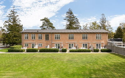 Lenke - 100M from the Sea