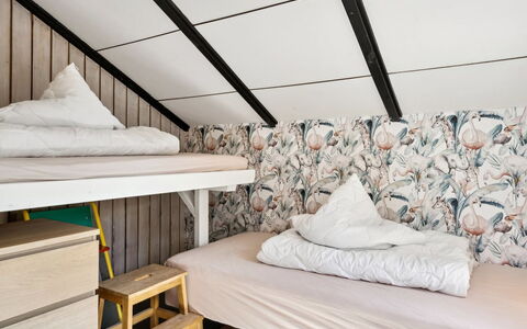 Kolja - 525M from the Sea: Furniture, Floor, Bedroom, Linens, Bed, Bedding, Bed Sheet, Pillow, Design, Natural Material