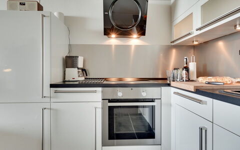 Rieterik - 50M from the Sea: Kitchen Appliance, Kitchen, Countertop, Major Appliance, Cabinetry, Home Appliance, Kitchen Stove, Interior Design, Stove, Wood
