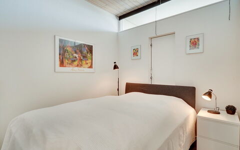 Rieterik - 50M from the Sea: Bed, Furniture, Bedroom, Interior Design, Wall, Flooring, Bedding, Bed Sheet, Ceiling, Floor