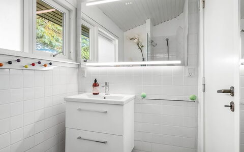 Linnea - 1Km from the Sea: Wall, Flooring, Interior Design, Plumbing Fixture, Floor, Ceiling, Bathroom, Plumbing, Sink, Tile