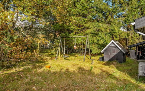 Linnea - 1Km from the Sea: Grass, Tree, Leaf, Branch, Wood, Land Lot, Rural Area, Trunk, Twig, Lawn