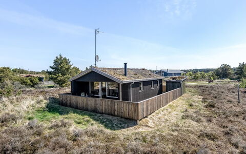 Sara - 2.5Km from the Sea: Grass, House, Roof, Home, Cottage, Shrub, Land Lot, Rural Area, Farmhouse, Groundcover