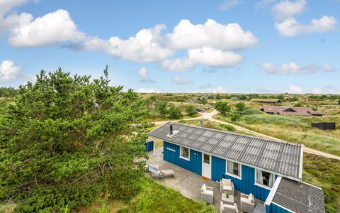 Fridborg - 1Km from the Sea: House, Home, Roof, Residential Area, Cottage, Estate, Farmhouse, Lawn, Landscaping, Siding