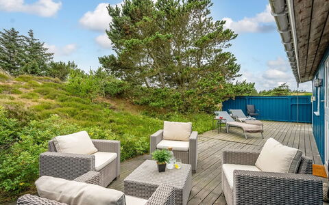 Fridborg - 1Km from the Sea: House, Home, Roof, Residential Area, Cottage, Estate, Farmhouse, Lawn, Landscaping, Siding