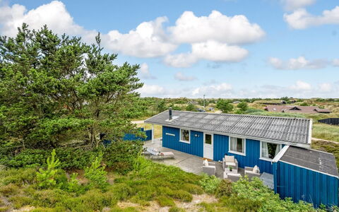 Fridborg - 1Km from the Sea: House, Home, Roof, Residential Area, Cottage, Estate, Farmhouse, Lawn, Landscaping, Siding