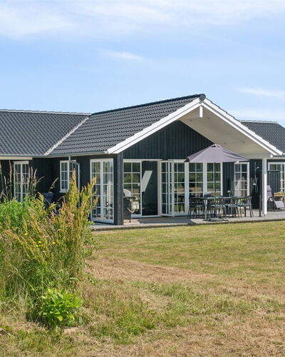 Annerose - 550M from the Sea