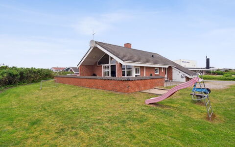 Mari - 400M from the Sea: 