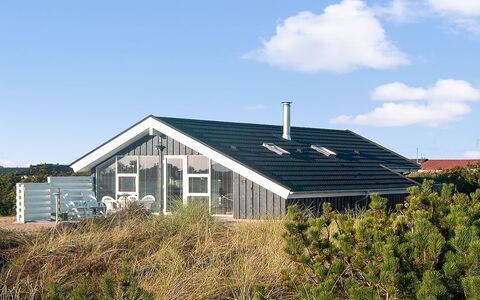Laurentia - 800M from the Sea: Cottage, Shed, Hut, Farmhouse, Prairie, Shack, Barn, Log Cabin, Garden Buildings