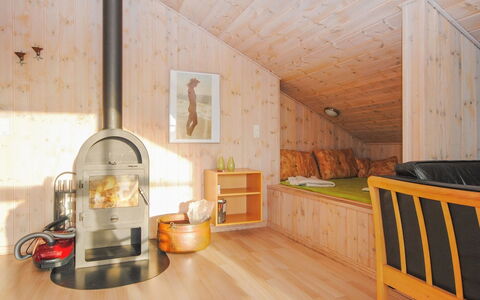 Laurentia - 800M from the Sea: Cottage, Shed, Hut, Farmhouse, Prairie, Shack, Barn, Log Cabin, Garden Buildings
