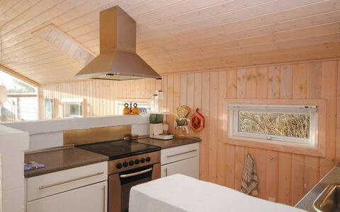 Laurentia - 800M from the Sea: Cottage, Shed, Hut, Farmhouse, Prairie, Shack, Barn, Log Cabin, Garden Buildings