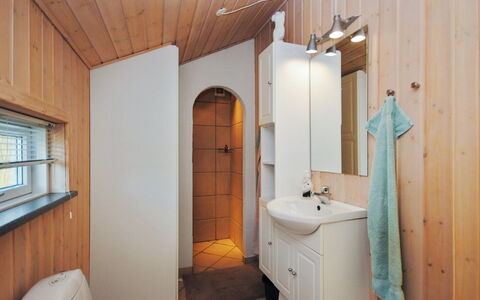 Laurentia - 800M from the Sea: Cottage, Shed, Hut, Farmhouse, Prairie, Shack, Barn, Log Cabin, Garden Buildings