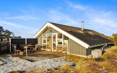 Laurentia - 800M from the Sea: Cottage, Shed, Hut, Farmhouse, Prairie, Shack, Barn, Log Cabin, Garden Buildings