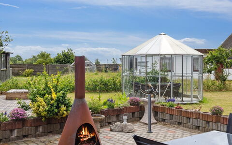 Amely - 500M from the Sea: Garden, Flowerpot, Landscaping, Backyard, Yard, Design, Houseplant, Outdoor Structure, Patio, Chimney